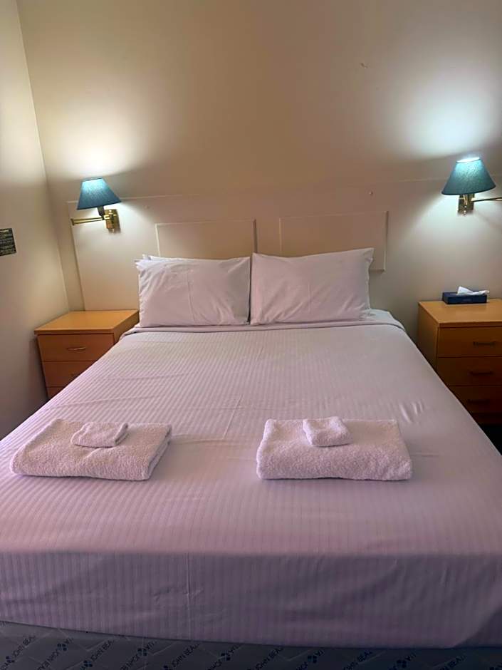 Holiday Lodge Motor Inn