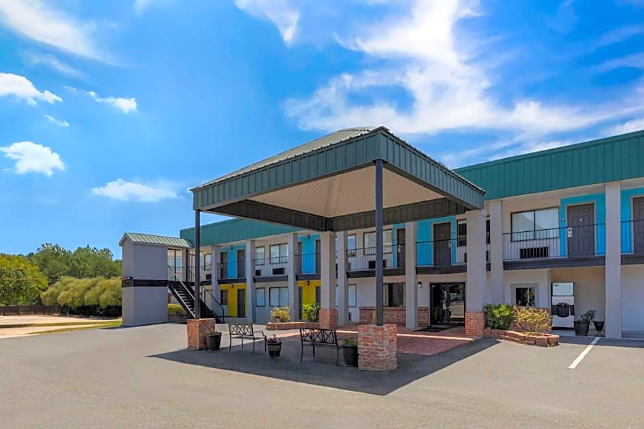 Days Inn by Wyndham Natchitoches