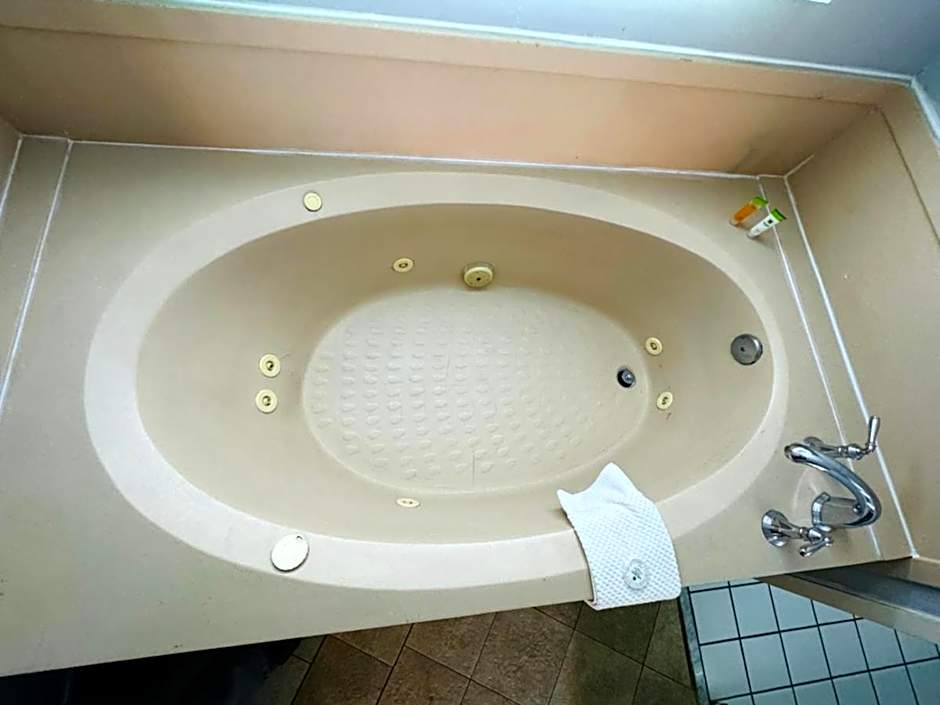 Mystic River Hotel & Suites