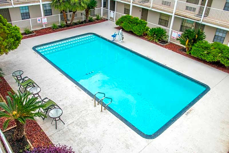 Deluxe Inn San Antonio Near Lackland AFB