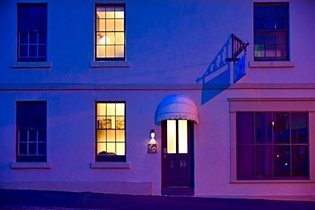 Lotus Gogh Apartment