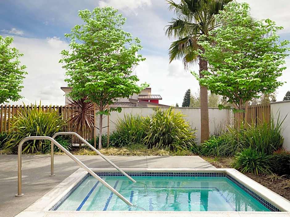 Hotel Centro Sonoma Wine Country, Tapestry Collection Hilton