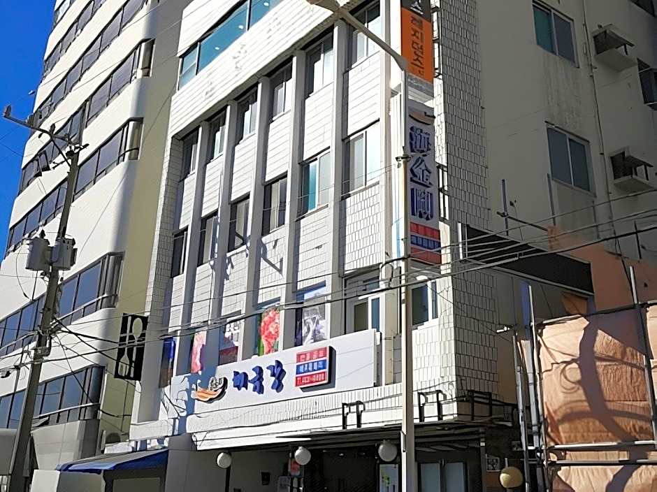 Mozzi Hostel