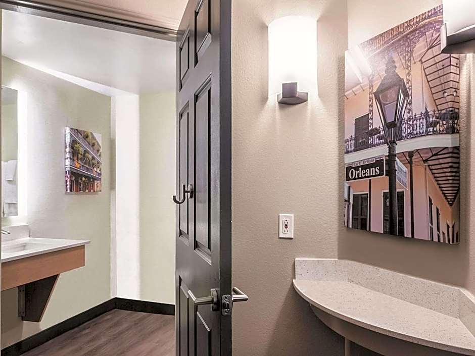 La Quinta Inn & Suites by Wyndham New Orleans Downtown
