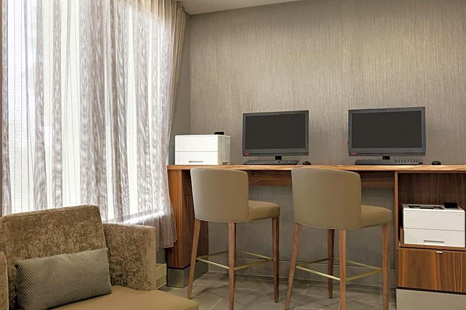 Embassy Suites by Hilton Montreal Airport