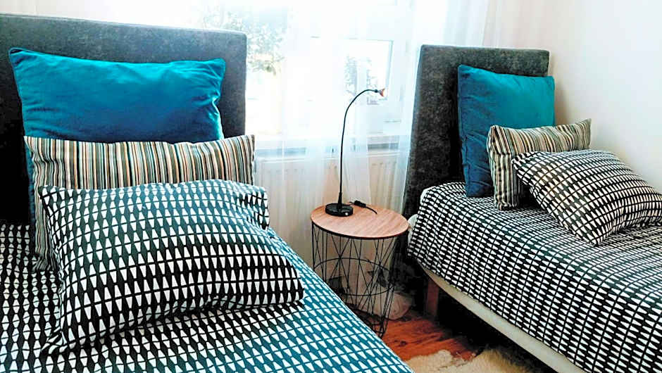 Kamienica Gdynia hotelowe komfortowe łóżka, plaża Orłowo molo