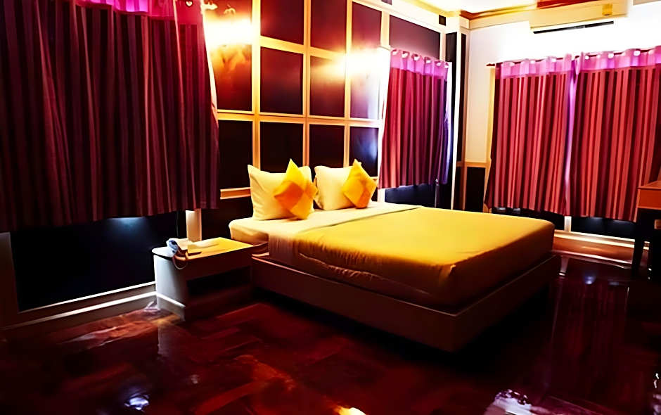 Dee Prom Hotel