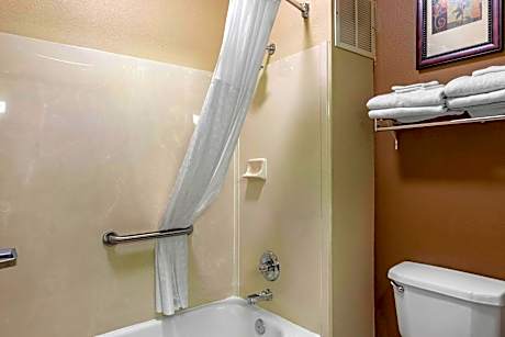 Queen Suite with Two Queen Beds - Non-Smoking