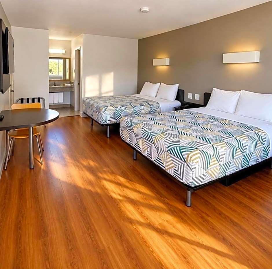 Motel 6-Claremont, CA