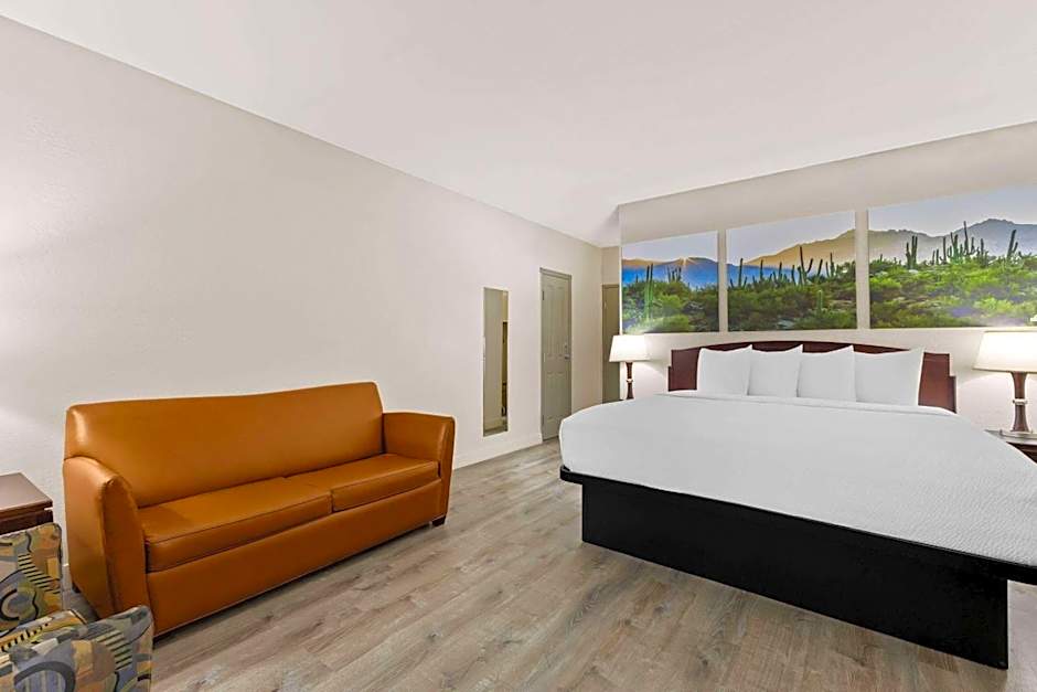 Days Inn & Suites by Wyndham Mesa Near Phoenix