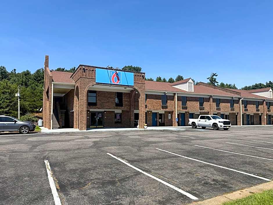 Photo 1 of 26 of Motel 6 Fancy Gap VA
