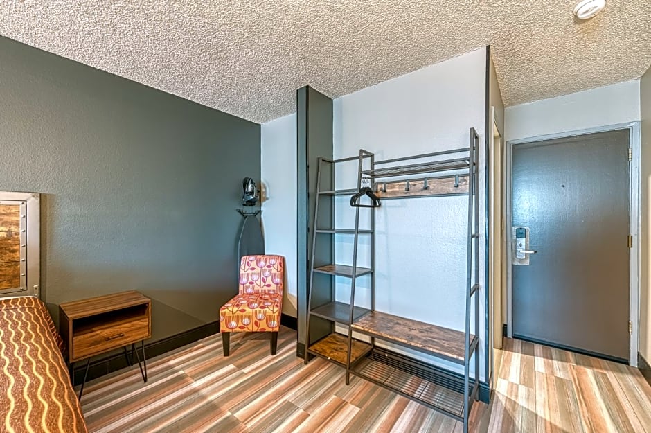 La Mirage Inn - Hollywood