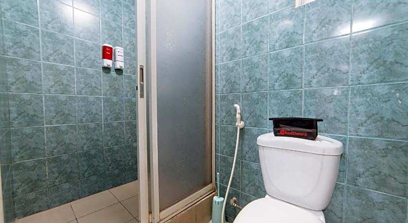 RedDoorz @ Clarkview 21st Street Angeles City