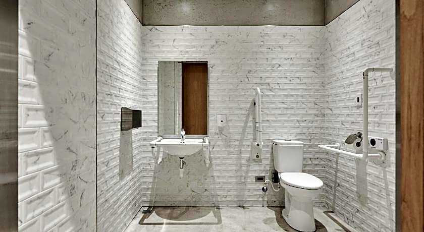 Bouti Waterfront Hotel