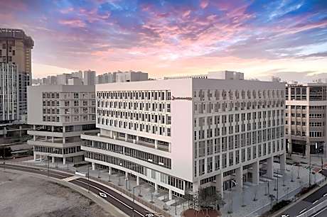 Suite - 1 King 2 Singles, Nonsmoking, Royal Room