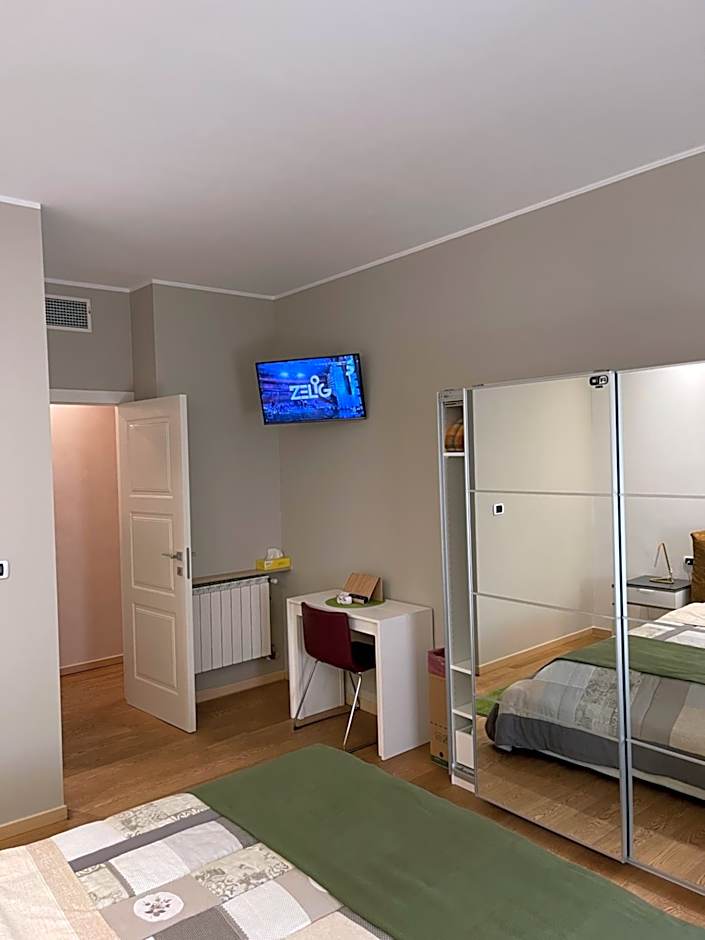 Smart-House-Central-Rent-Rooms-With-Air-Conditioning FREE PARKING