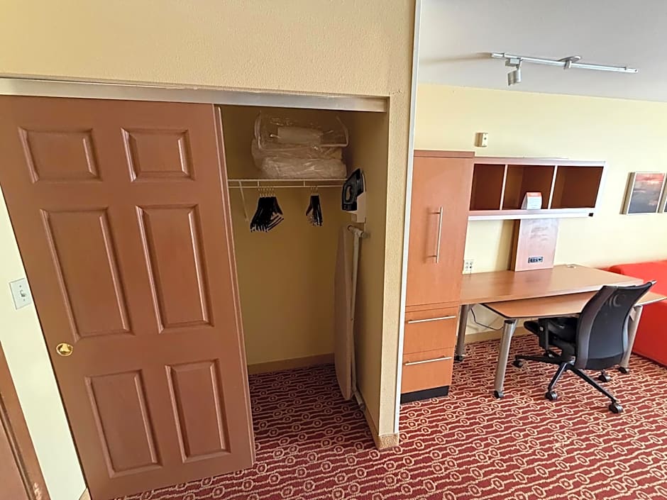 MainStay Suites Bloomington near University