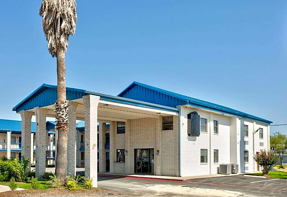 Super 8 by Wyndham Victoria TX