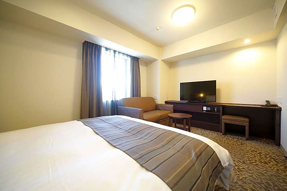 Photo 1 of 7 of 1 King Bed, High Floor