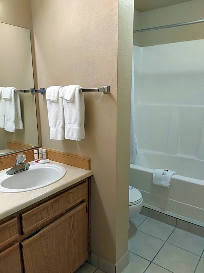 Lavissh inn and Suites