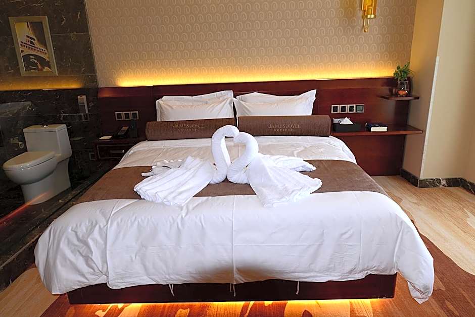 James Joyce Coffetel Golmud Huaxing Plaza Branch