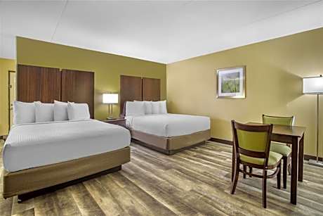 Queen Room with Two Queen Beds and Walk-In Shower - Balcony/Non-Smoking