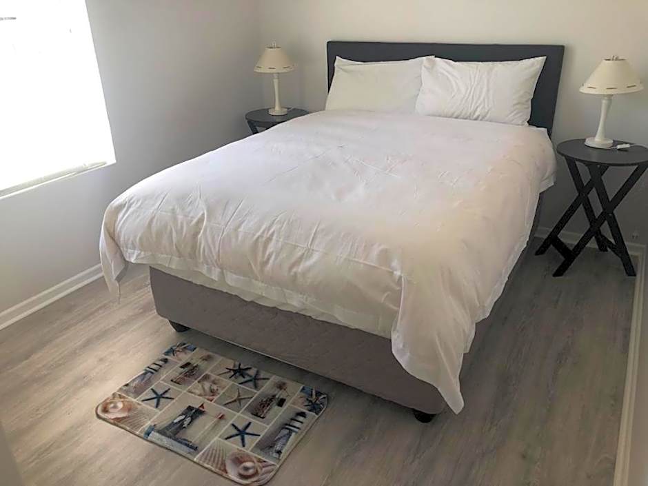 Hermanus Beach Club - St Tides House 19