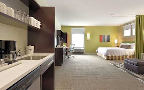 One-Bedroom King Suite - Mobility Access/Non-Smoking
