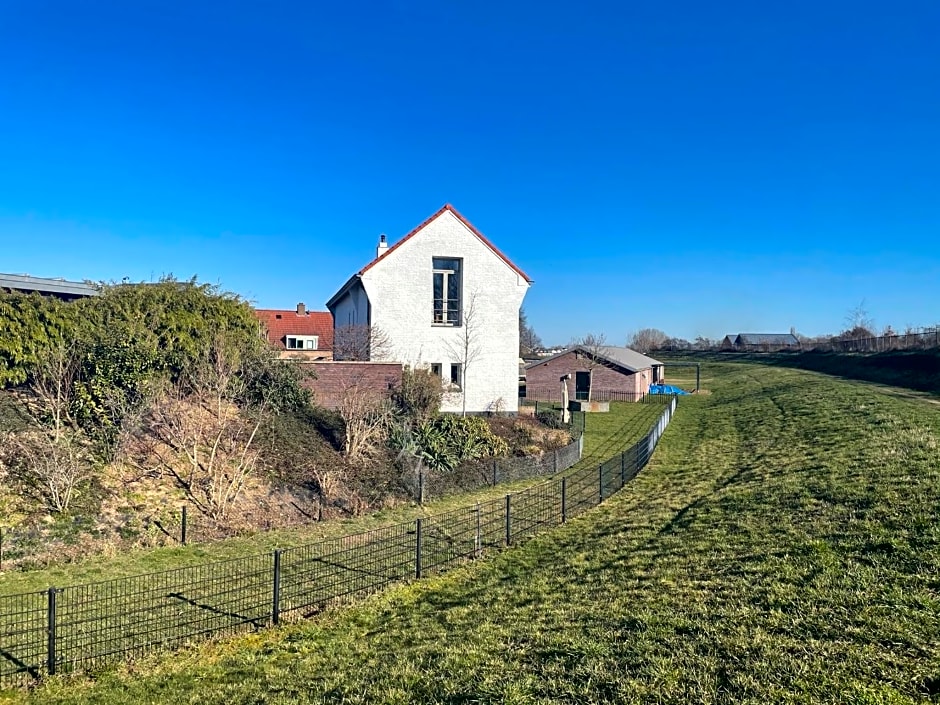 B&B Pompgebouw aan de Rijn