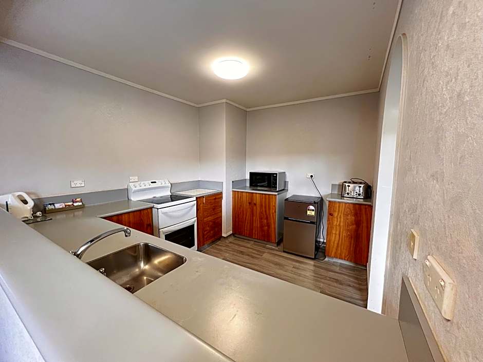 Kingswood Manor Motel