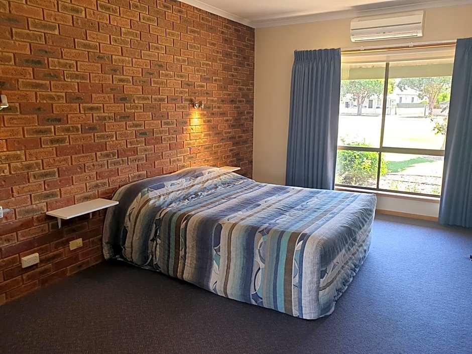 The Finley Palm Motor Inn