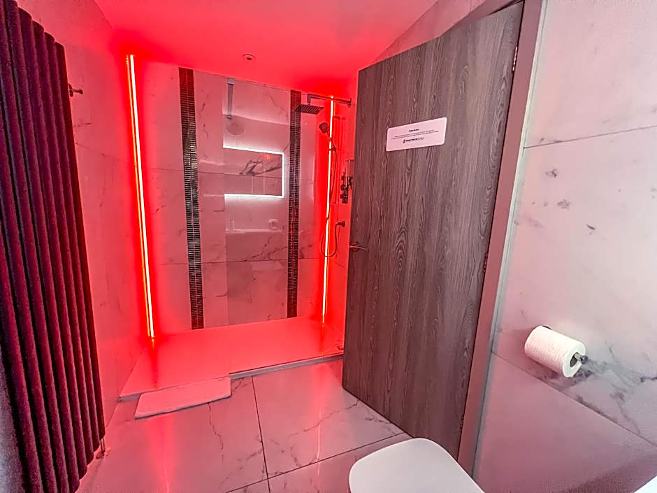 Quayside Hotel & Bar