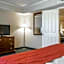 Clarion Inn & Suites At The Outlets Of Lake George