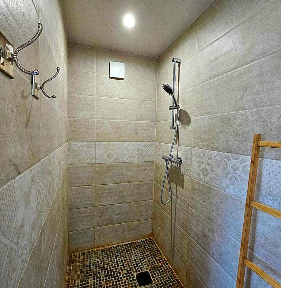Au Refuge Des 3 Ours - Chambres d'hôtes et cabanes