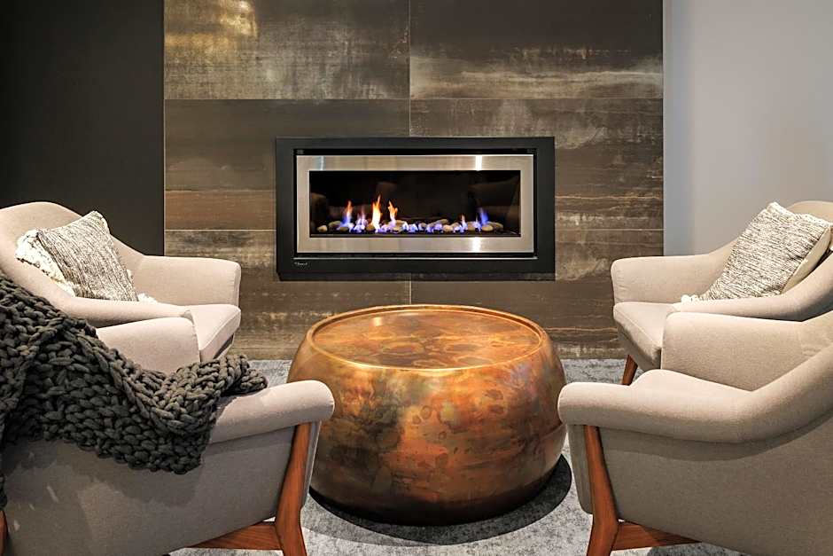 Hidden Lake Hotel & Apartments