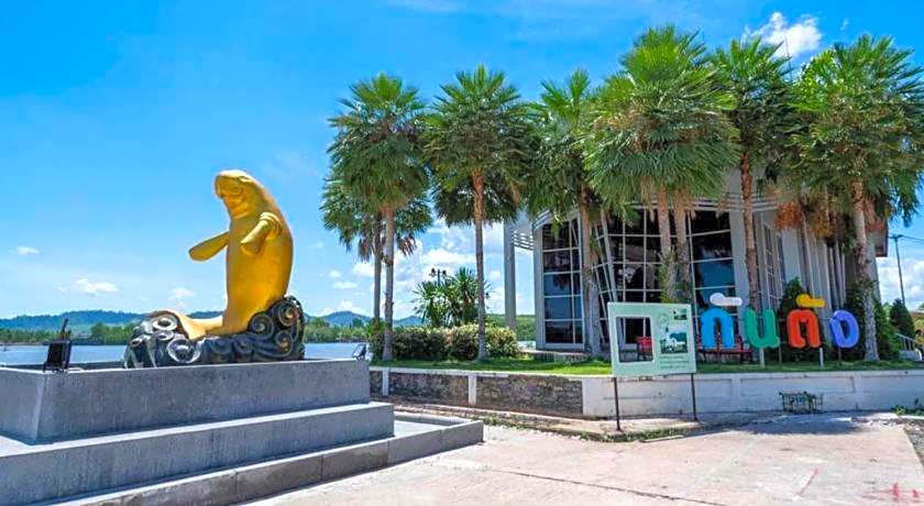 OYO 565 Trang Hotel