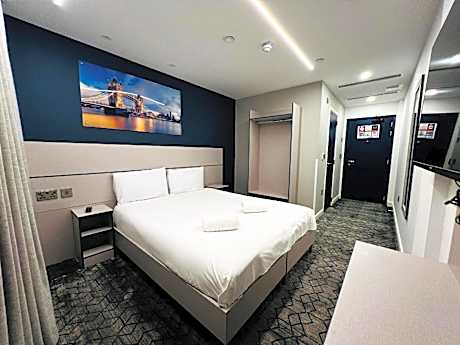 Double or Twin-Deluxe-Ensuite with Shower