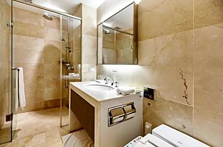 Hotel Deluxe Suite - Twin Room (Without Kitchenette)