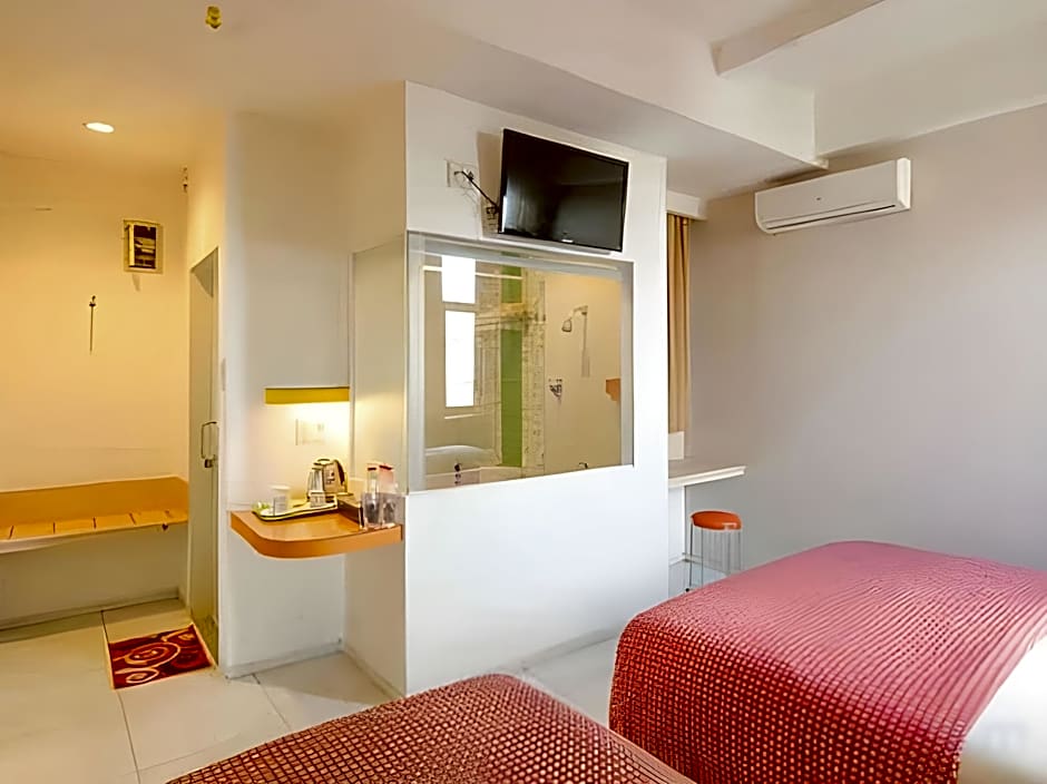Dewarna Hotel Arifin