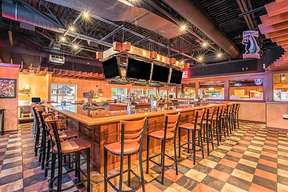 AmericInn & Suites by Wyndham Baraboo Event Center