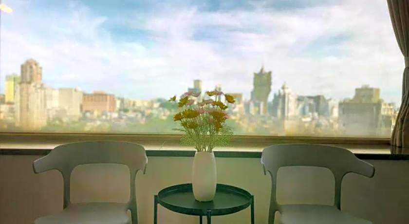 Grand Harbour Hotel