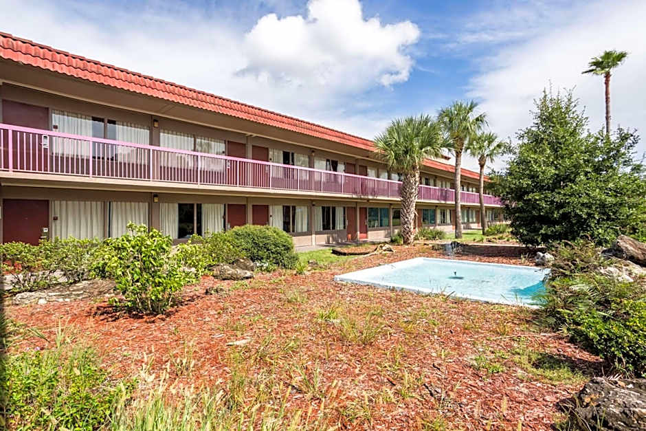 Motel 6-Spring Hill, FL - Weeki Wachee
