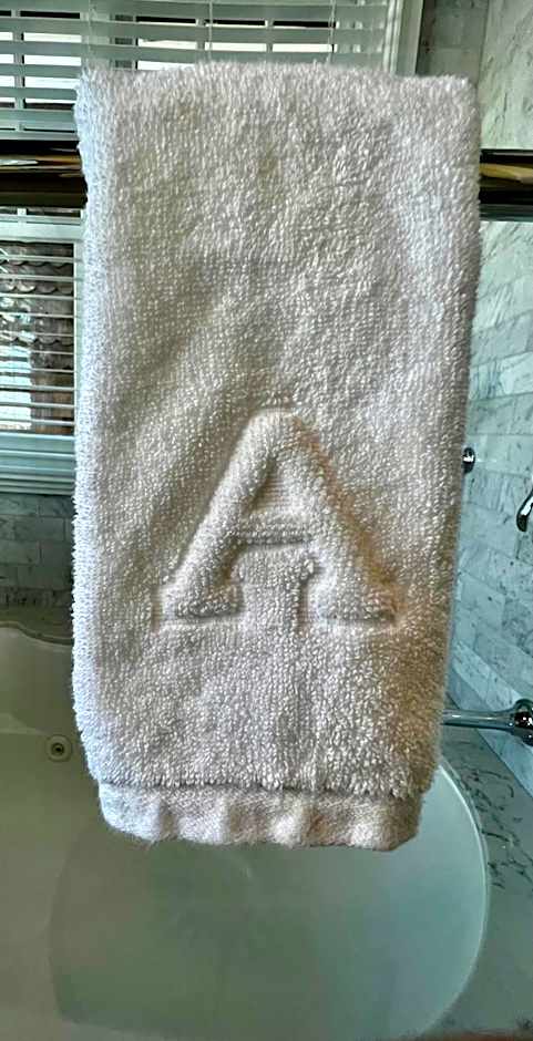 Almondy Inn Bed & Breakfast