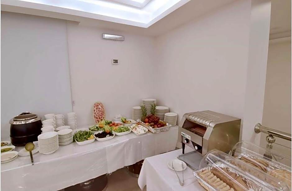 Zaha Al Munawara Hotel