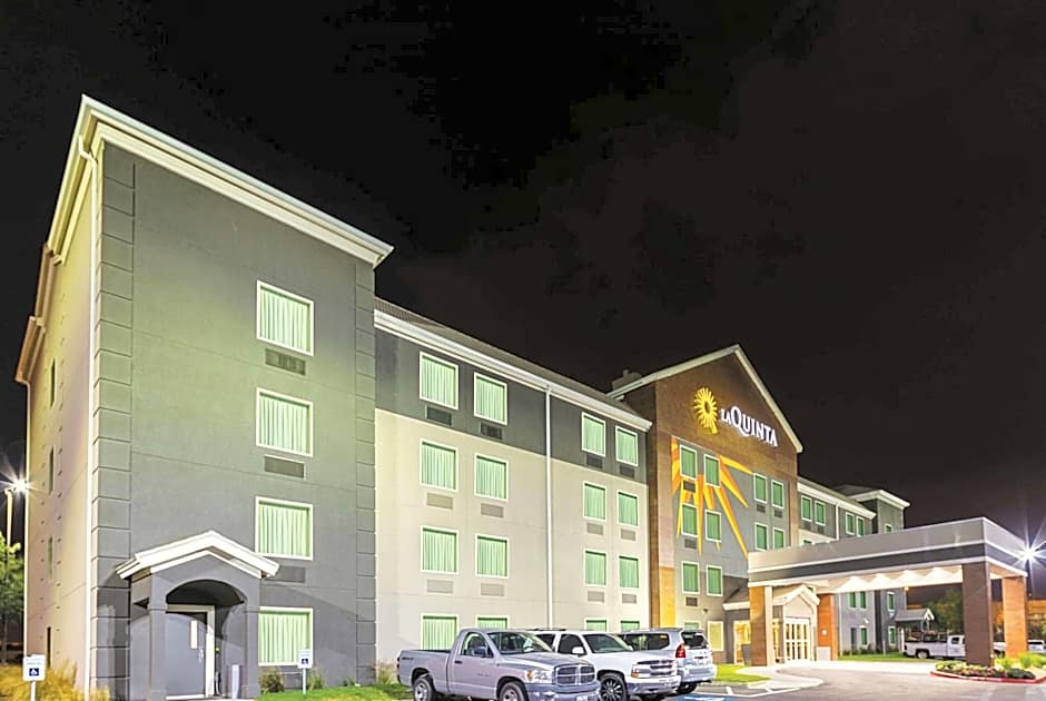 La Quinta Inn & Suites by Wyndham Austin Round Rock