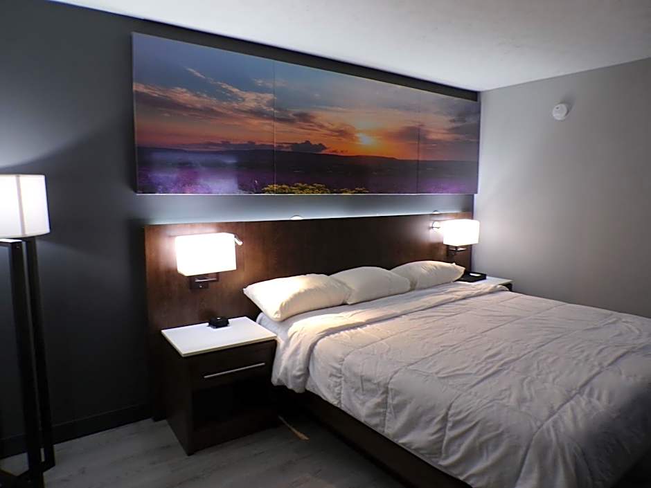 Luxor Inn & Suites, a Travelodge by Wyndham