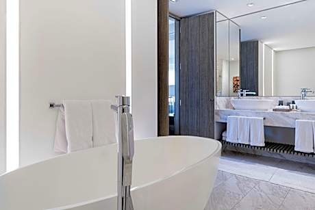 Concierge lounge access, Junior Suite, 1 King
