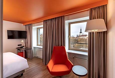 Superior Room (1 King Bed)