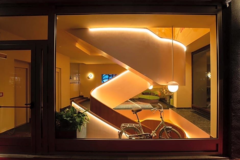 OMAMA Hotel