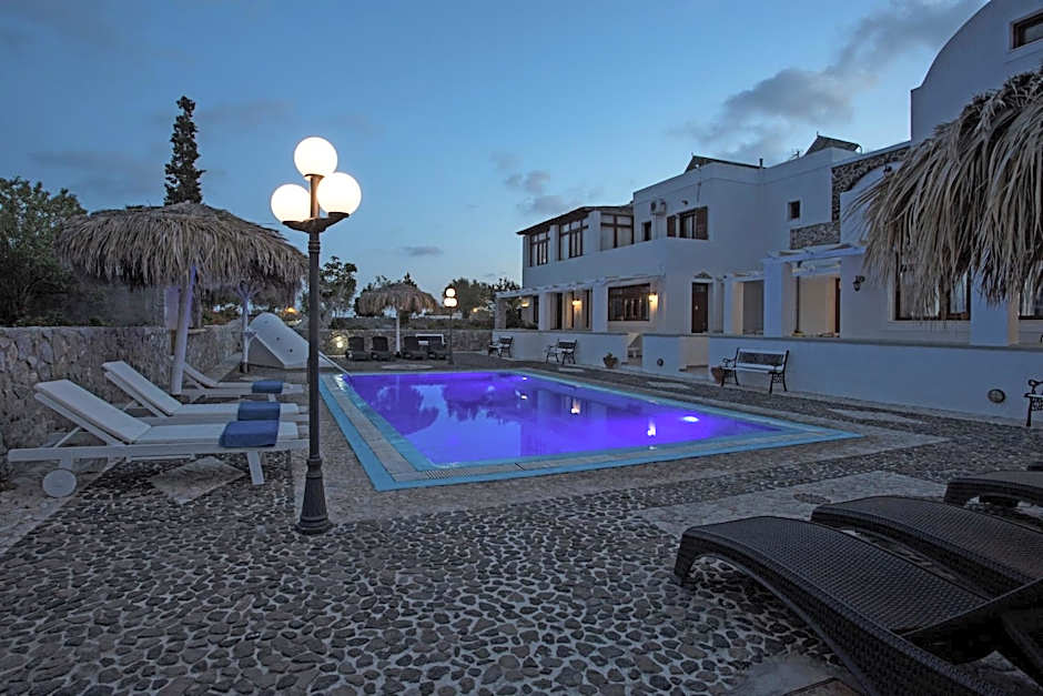 Birds Villa Apartments with Heated Pool - Including Car and Breakfast